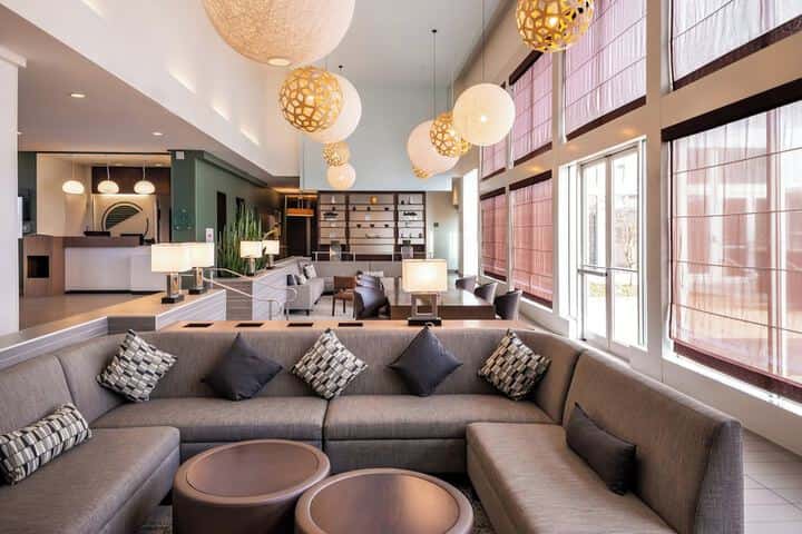 Lobby lounge